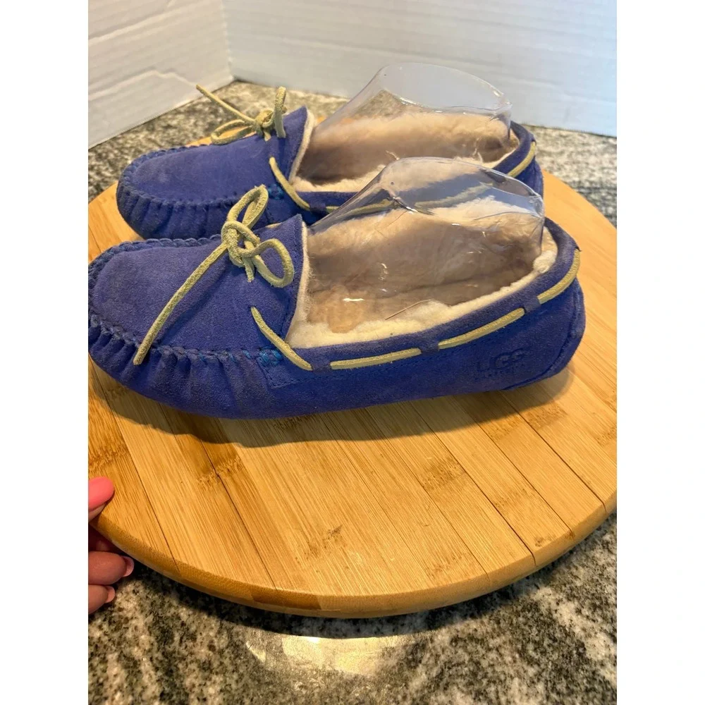 UGG Australia periwinkle blue Suede Sheepskin Moccasin Slippers Kids Size 5 5296